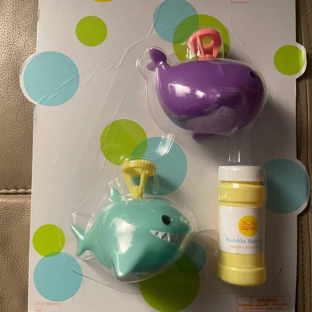 Sun Squad Bubble Blower Set with Purple and Blue Toys NWT Sharks Dip N Squeeze